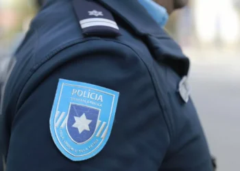 Um detido e quatro espaços encerrados em operação no antigo centro comercial de Queluz