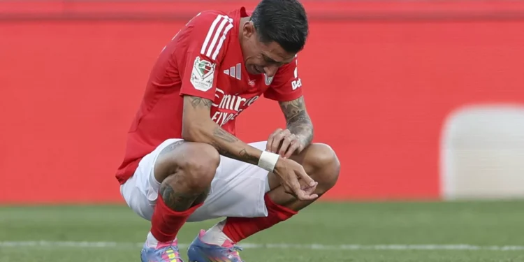 Di Maria em lágrimas após perder a Taça de Portugal