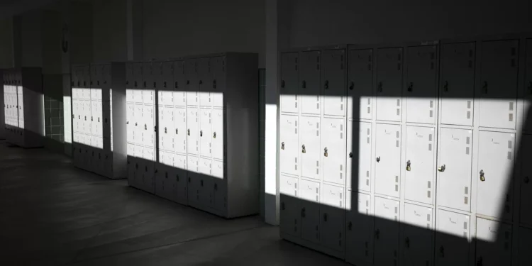 Alunos “faltam às aulas sucessivamente”