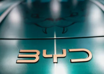 Inédito. BYD ultrapassa Tesla nas vendas de carros elétricos na Europa