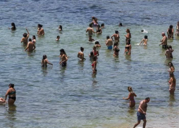 Doze distritos sob aviso amarelo devido ao calor entre sexta-feira e sábado