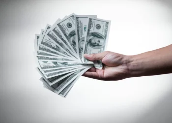 Dólar em tempos de guerra: proteção ou risco para o investidor brasileiro?