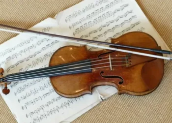 Físicos impulsionam a nanotecnologia e criam o violino mais pequeno do mundo
