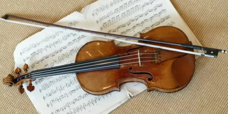 Físicos impulsionam a nanotecnologia e criam o violino mais pequeno do mundo