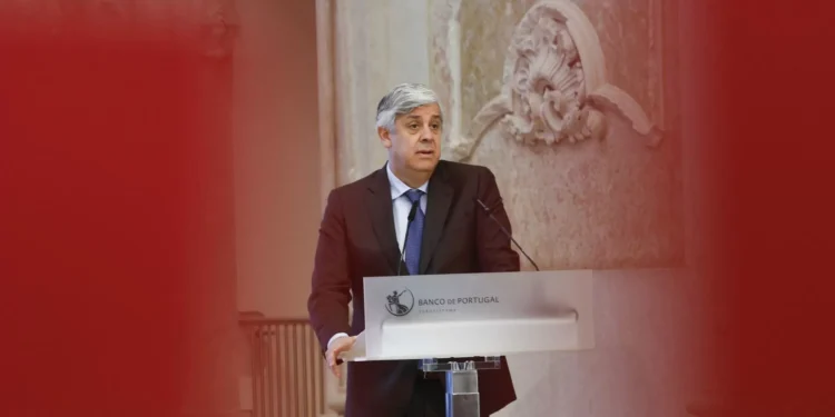 Cautela, mas sem alarmismo. Economistas afastam pessimismo de Mário Centeno