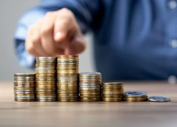 Taxas do Tesouro Direto disparam após surpresa com payroll e aposta em alta da Selic