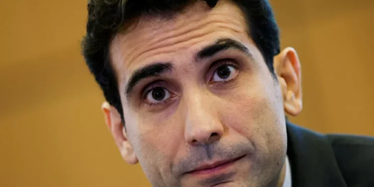 Selic a 14,75% ou 15%? Copom misterioso pode mexer com títulos — e juros já reagem