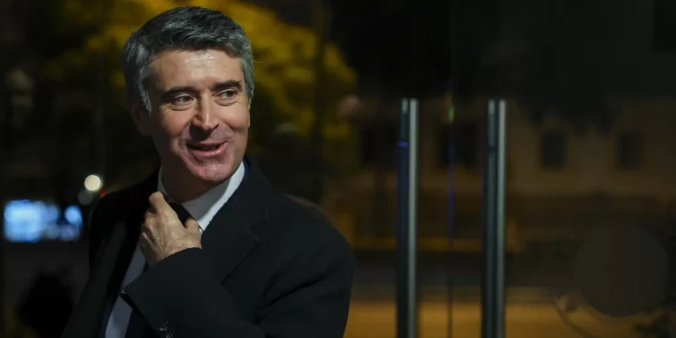 José Luís Carneiro acusa Governo de ligeireza com lei da nacionalidade