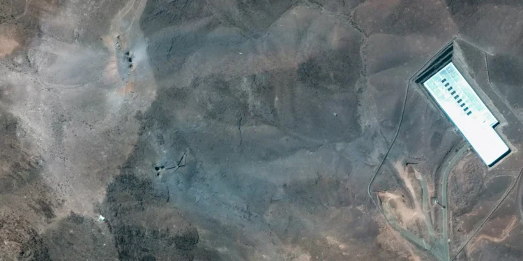 Ataques dos EUA ao Irão não destruíram instalações nucleares. Programa ficou atrasado apenas meses