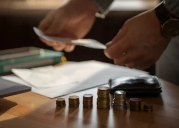 CDBs ofereceram retorno abaixo do CDI em maio; quanto rendem R$ 10 mil na aplicação?