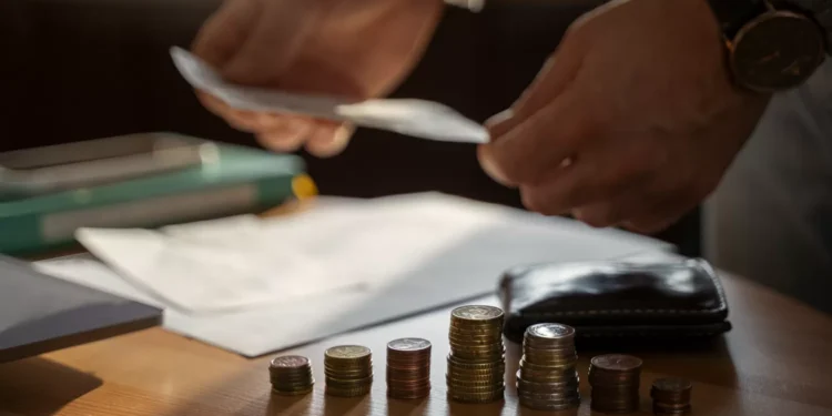 CDBs ofereceram retorno abaixo do CDI em maio; quanto rendem R$ 10 mil na aplicação?