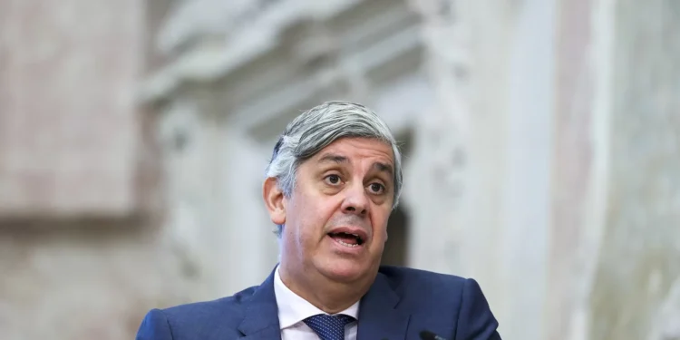 ​Banco de Portugal. “Pobreza e privação” passam de pais para filhos