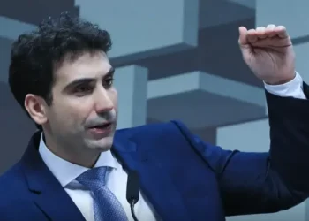 Tesouro Direto: juros longos recuam após Copom reafirmar pico da Selic em 15%