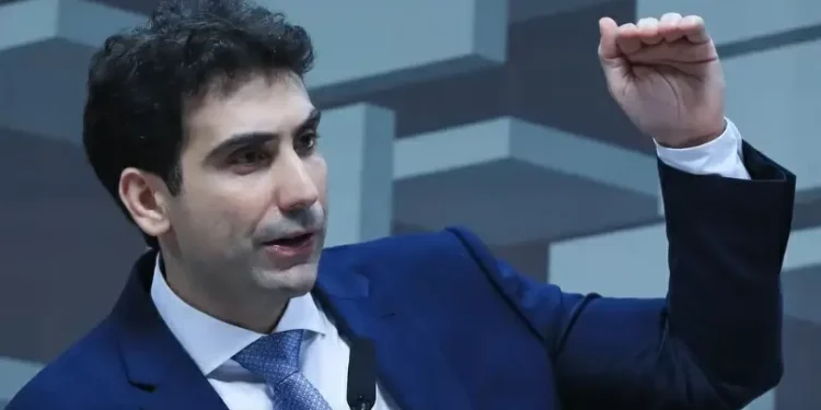 Tesouro Direto: juros longos recuam após Copom reafirmar pico da Selic em 15%