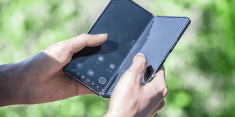 6 coisas para saber ANTES de comprar um celular dobrável