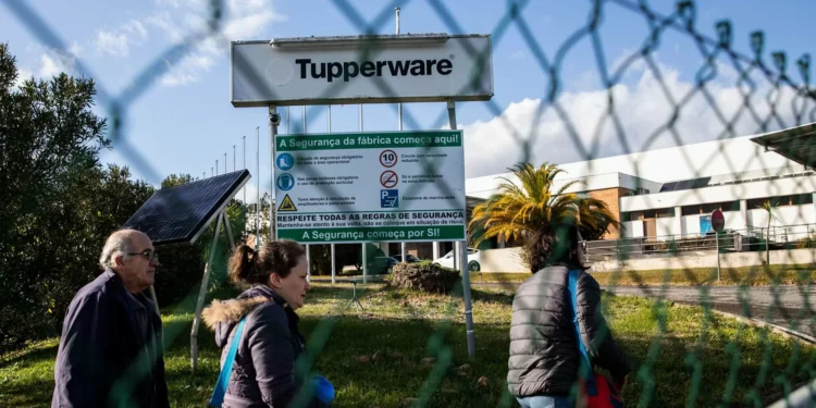 Venda de fábrica da Tupperware em andamento