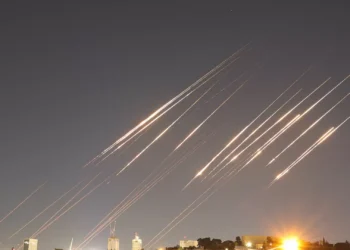 Israel e Irão em nova ronda de ataques pela terceira noite consecutiva