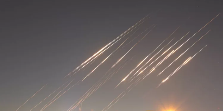 Israel e Irão em nova ronda de ataques pela terceira noite consecutiva