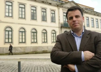 Ex-presidente da Câmara de Gondomar demite-se da presidência do PS local