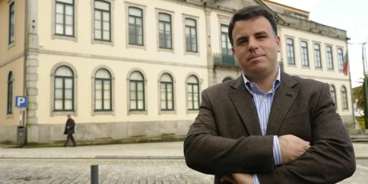 Ex-presidente da Câmara de Gondomar demite-se da presidência do PS local