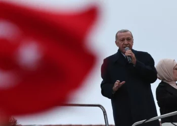 Turquia ordena detenção de jornalistas de revista satírica devido a desenho de Maomé