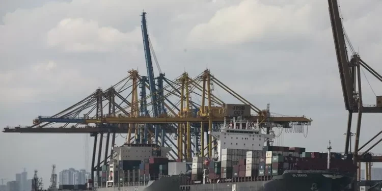 Governo quer investimento de quase quatro mil milhões de euros nos portos