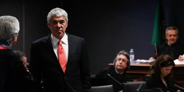 Arranca o julgamento de Sócrates. Justiça nas mãos de três mulheres