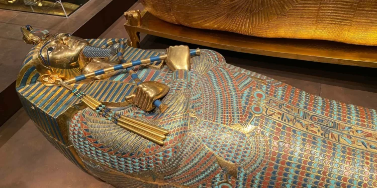 Gafanhoto da tumba de Tutancâmon é vendido por R$ 2,5 milhões