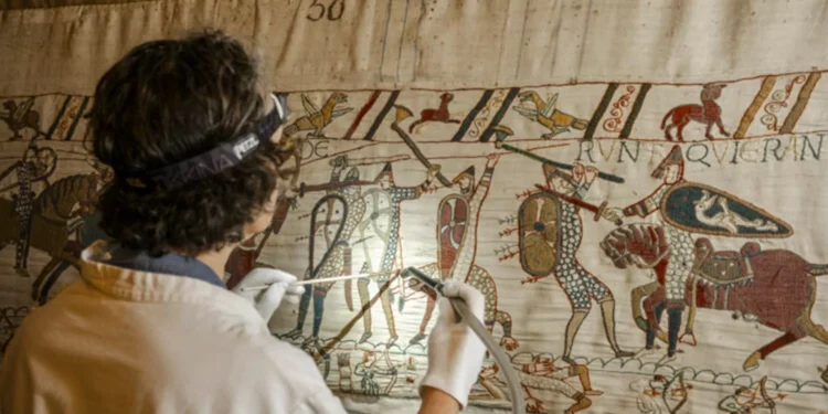 França empresta tapeçaria milenar de Bayeux ao Museu Britânico