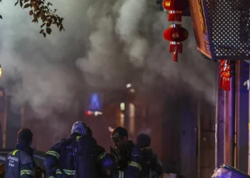 Incêndio em loja corta trânsito e causa sobressalto em Alcântara