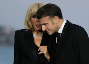 Macron processa influencer que alega que a mulher Brigitte é um homem