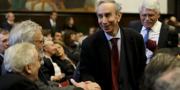 Política de imigração do Governo é “constitucionalmente inadmissível”, diz Jorge Miranda