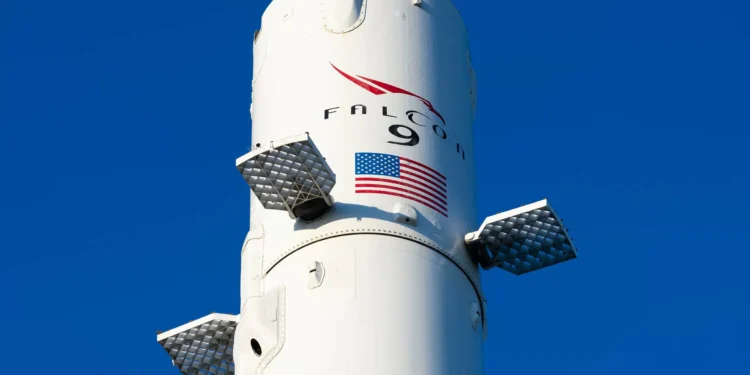 Falcon 9 lança 24 satélites da Amazon no 100º voo da SpaceX em 2025 nesta segunda (11)