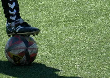 Insólito. Dedé avançado e guarda-redes do Marinhense (e com sucesso)