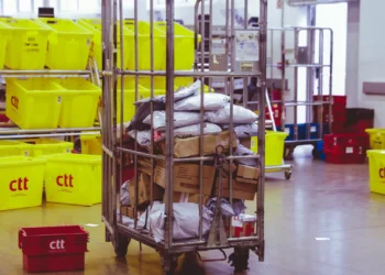 CTT suspendem envio de encomendas  para os EUA