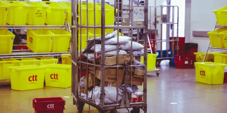 CTT suspendem envio de encomendas  para os EUA