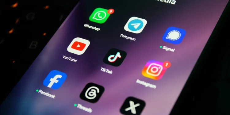 PL das redes sociais: conheça mudanças propostas em relatório