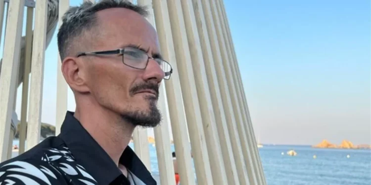 “Streamer” morre após ser agredido e humilhado em direto