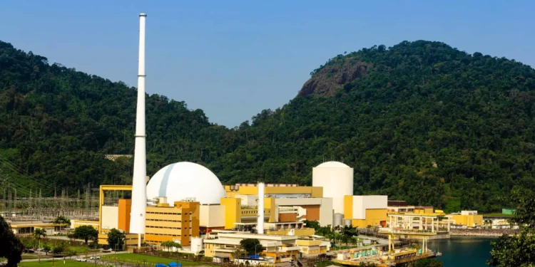 IA brasileira auxilia na renovação da licença operacional de Angra 1