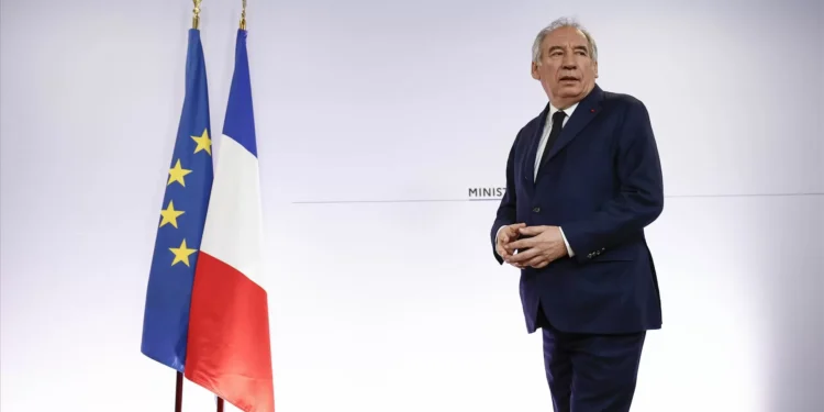 Governo de França à beira do abismo