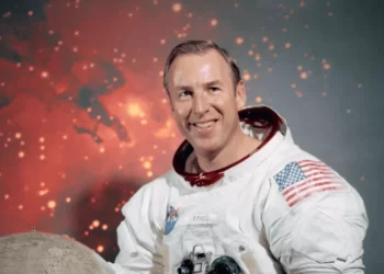 Morre Jim Lovell, histórico astronauta comandante da Apollo 13