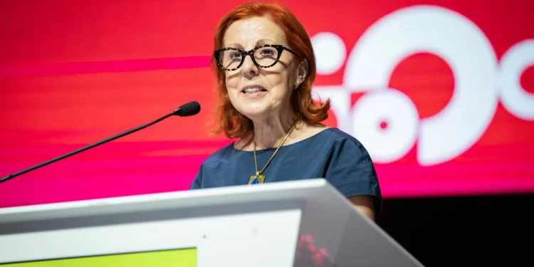 Ministra do Ambiente elogia “pacto de regime” na aposta em energias renováveis