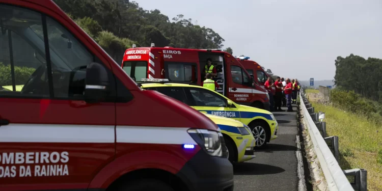 Dois feridos graves e 13 ligeiros em incêndio urbano em Vila Real