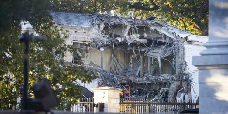 Querida mudei a Casa Branca: Trump anuncia início da construção de salão de festas