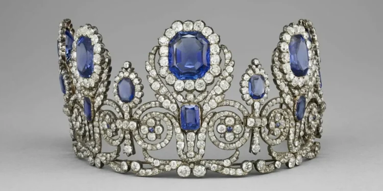 Que jóias foram roubadas no Museu do Louvre?