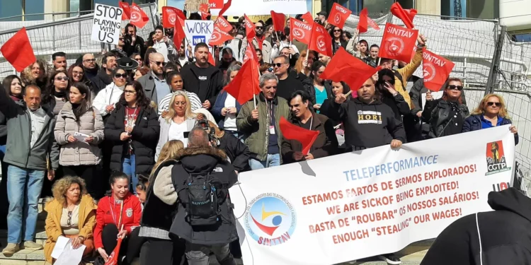 Teleperformance despede 200 trabalhadores