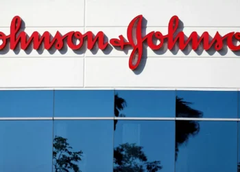 Johnson & Johnson condenada a pagar 966 milhões de dólares por caso de cancro ligado a talco