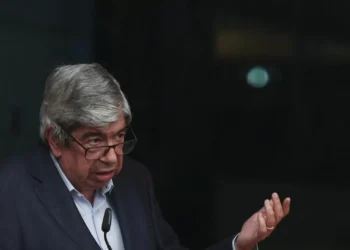Ferro Rodrigues considera “incompreensível” silêncio de Aguiar Branco sobre portugueses detidos