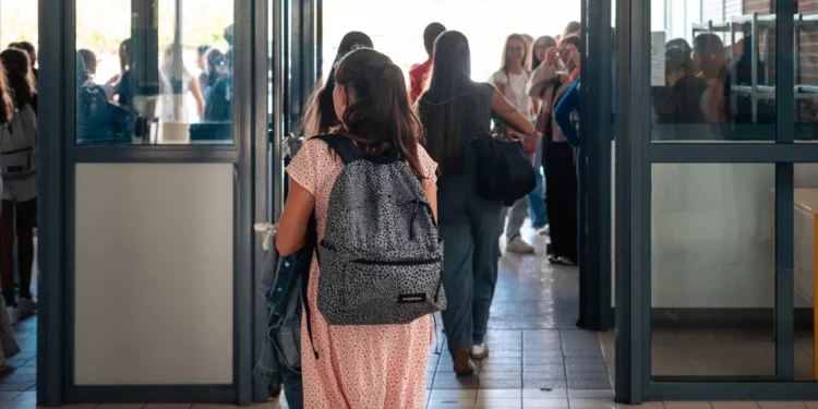 Manuais escolares: 20 mil alunos ainda não receberam “vouchers”