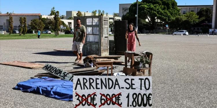 Um em cada quatro universitários já pensou abandonar estudos por causa das rendas